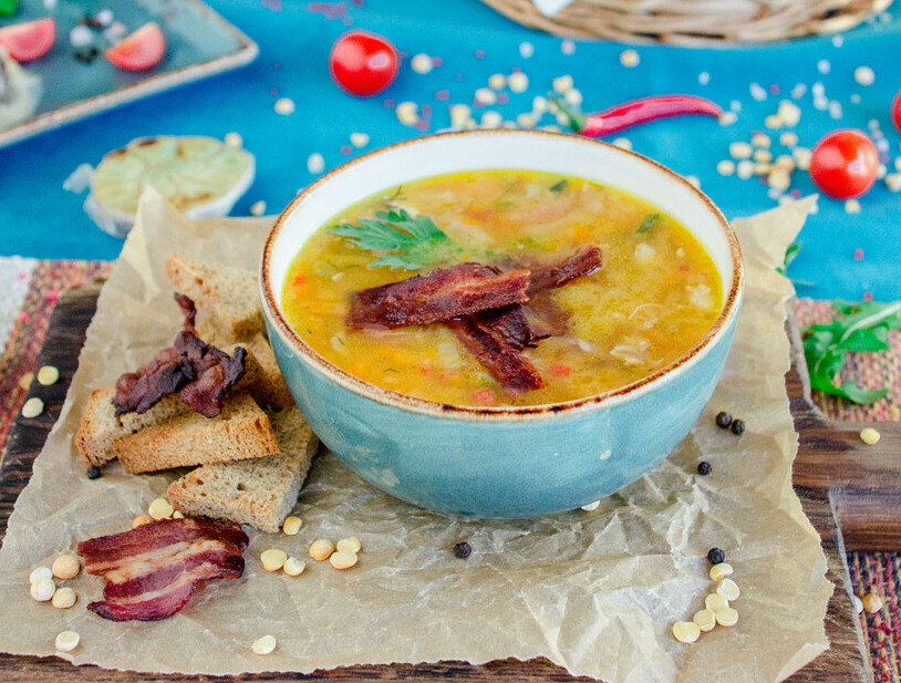 Суп гороховый на свиных рёбрах с копчёностями, 300/100 г