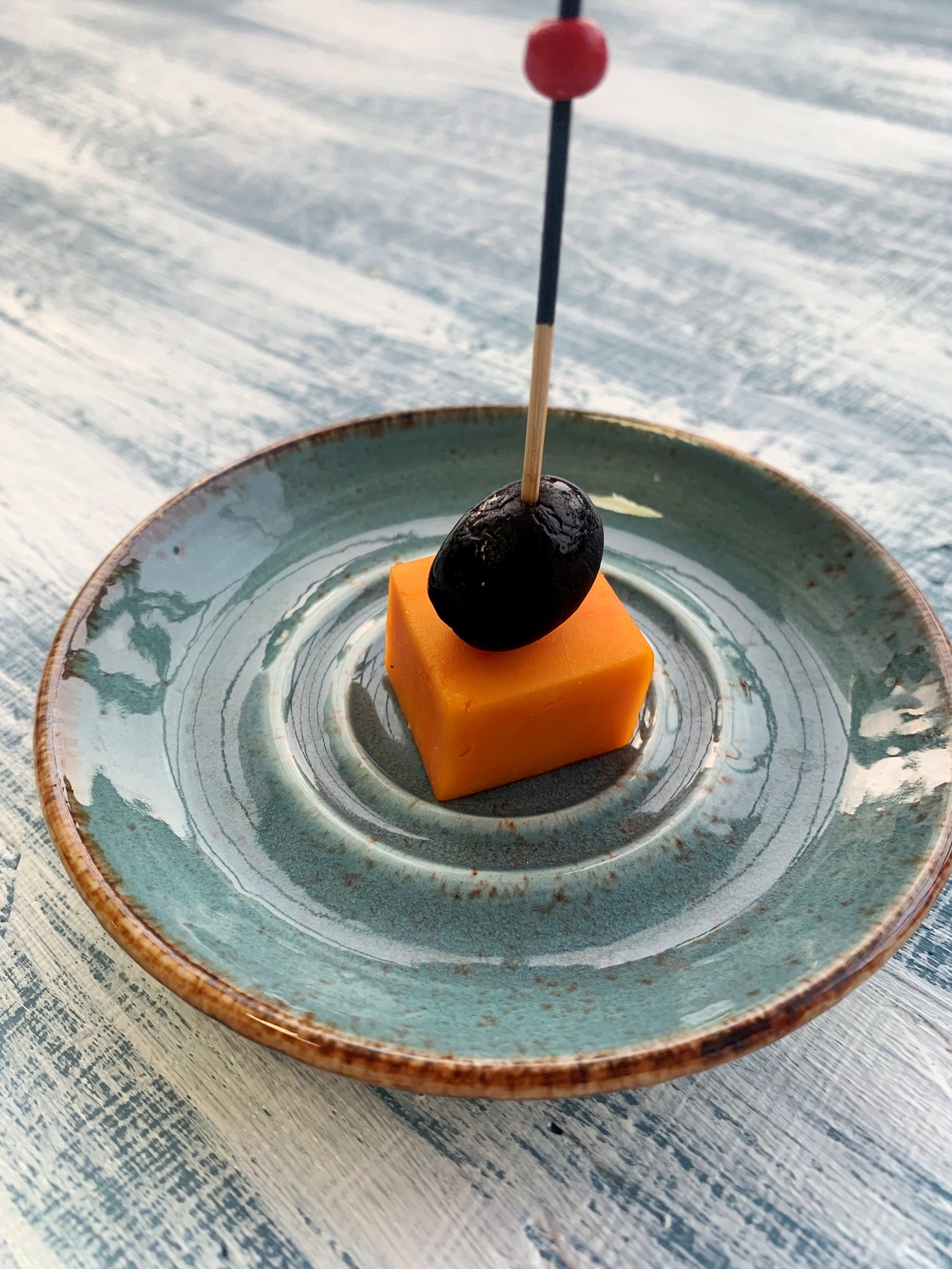 Канапе с сыром Чеддер, 20г